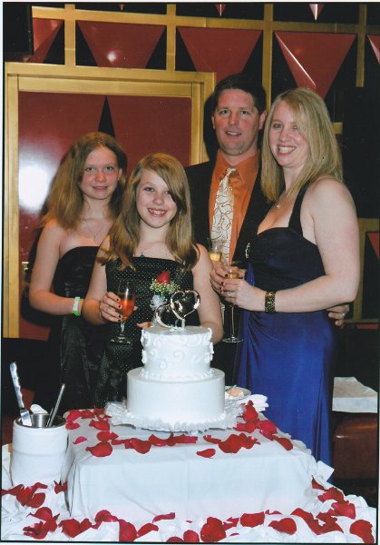 wedding_dad_and_mom_girls-cake.jpg